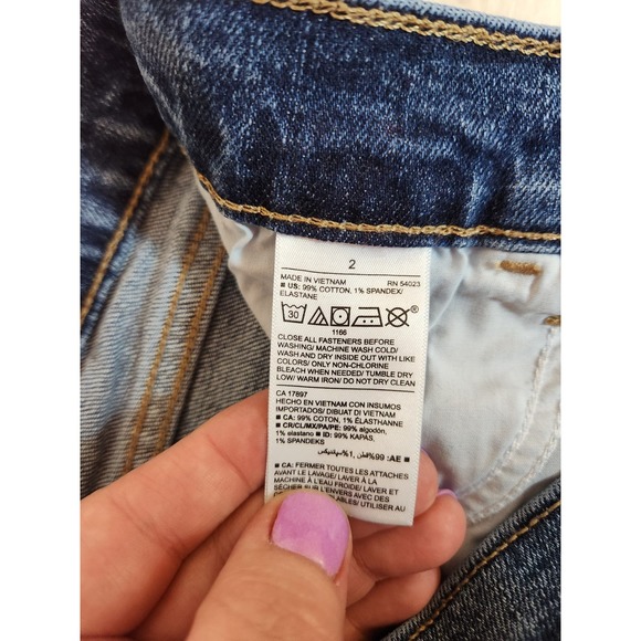 Old Navy Womens‎ Boyfriend Shorts Mid Rise Whisker Cuffed Hem Medium Wash Size 2 - Picture 4 of 7